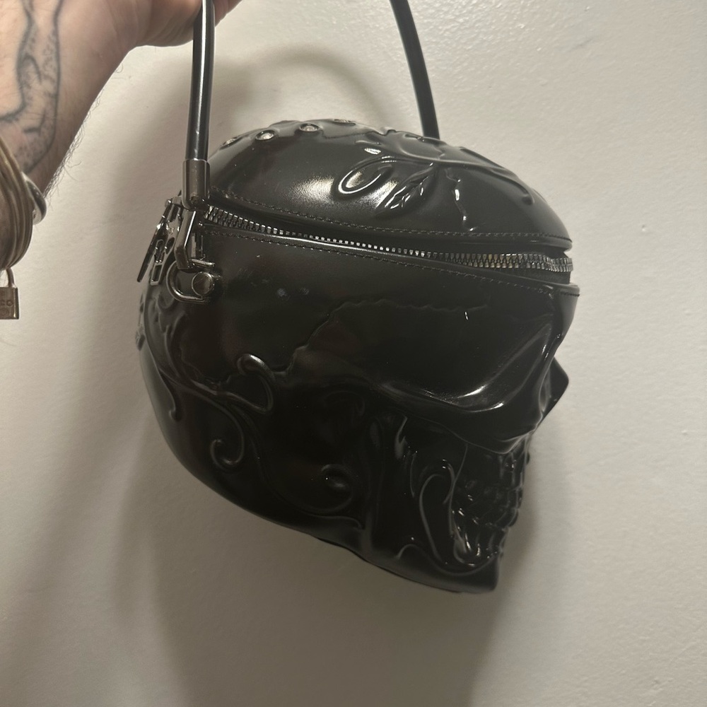 Black Skull Design rhinestone Bag - Picture 2 of 9